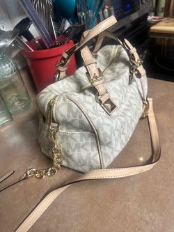 Michael Kors Signature Logo  Handbag