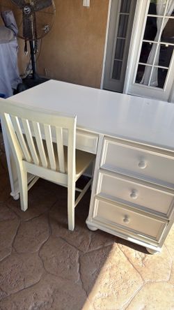 white children’s desk