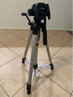Adjustable camera tripod