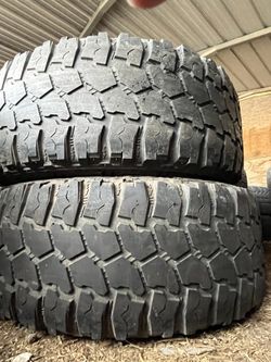 MATCHING PAIR OF 35x12.50 R 17 LT THUNDERER TRAC GRIP M/T TIRES
