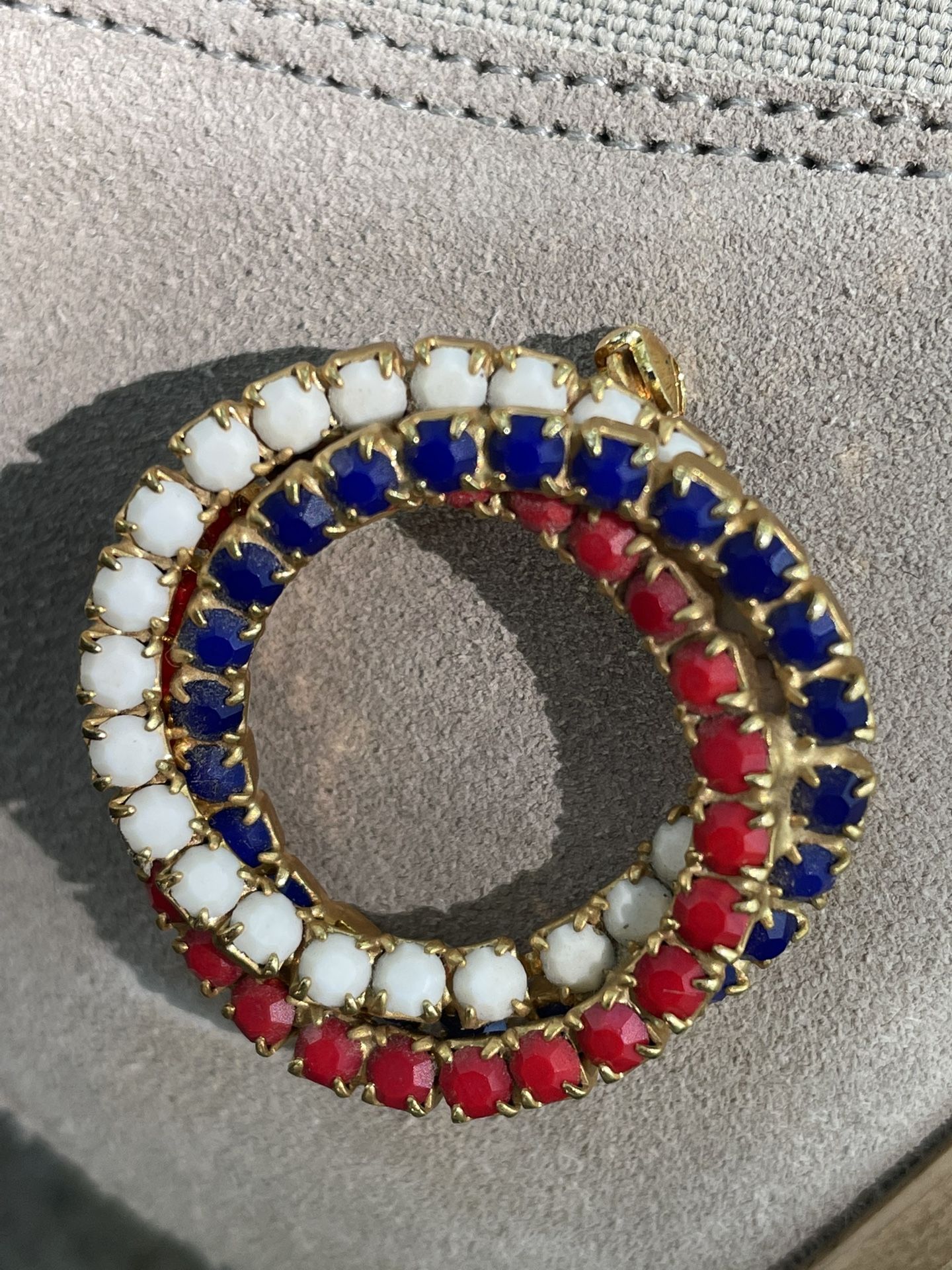 Vintage American Flag Livery Multi Rings Gold Tone Brooch,