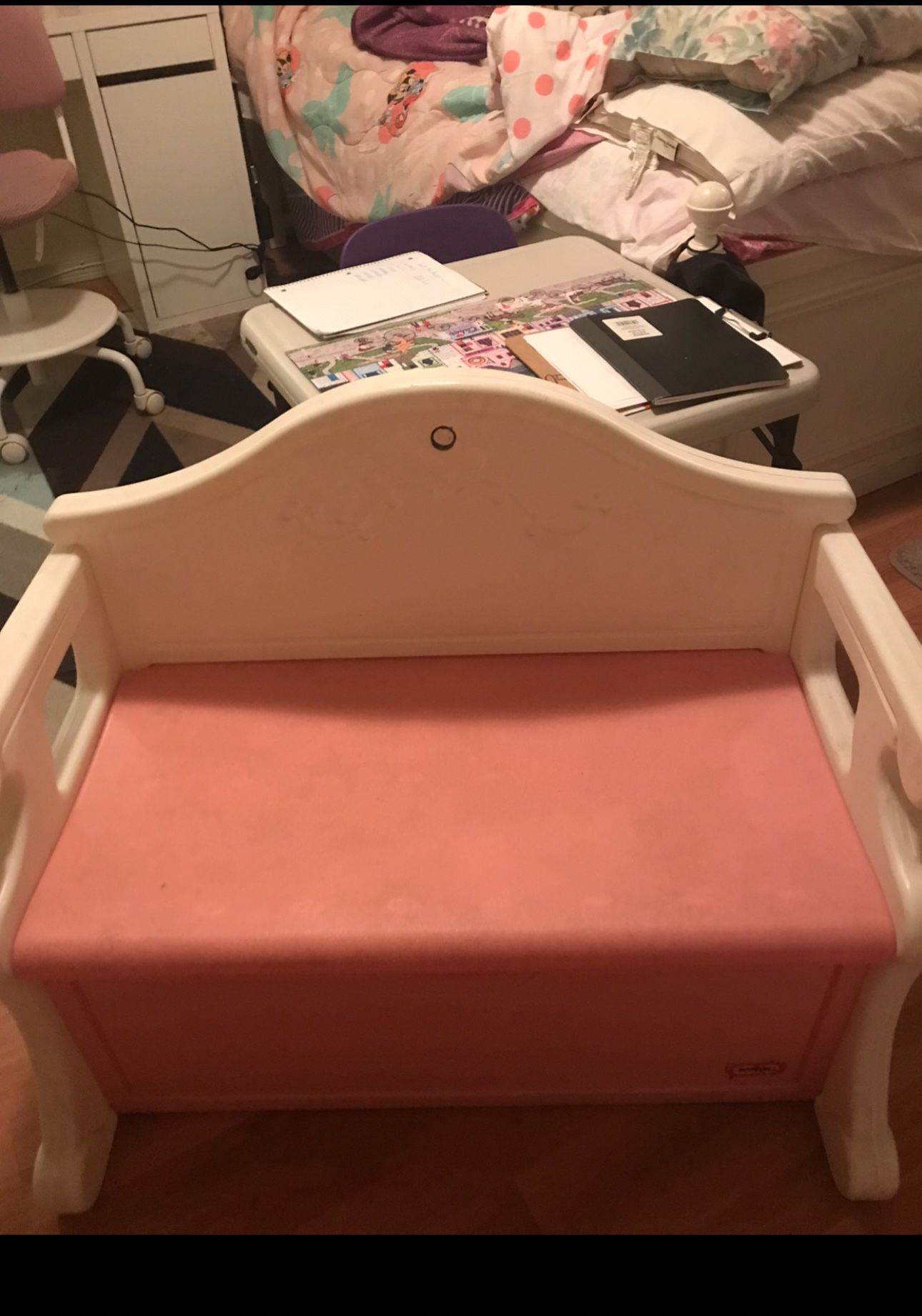 Little tikes Victorian Storage Chair Pink And White