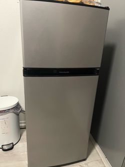 Frigidaire 4.5 Ft Mini Fridge