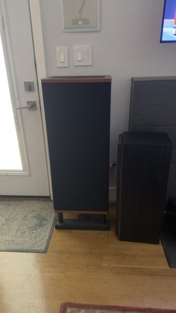 Pair of Vandersteen 2Ci (other one not in the photo)
