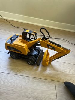Toy cat excavator