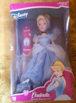 16"  DISNEY PRINCESS PORCELAIN CINDERELLA KEEPSAKE DOLL   GALA BALL GOWN 2002