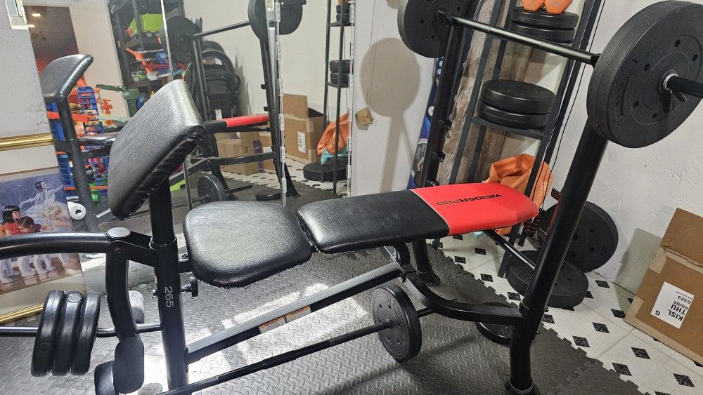 Weight Bench And Leg Raise Machine