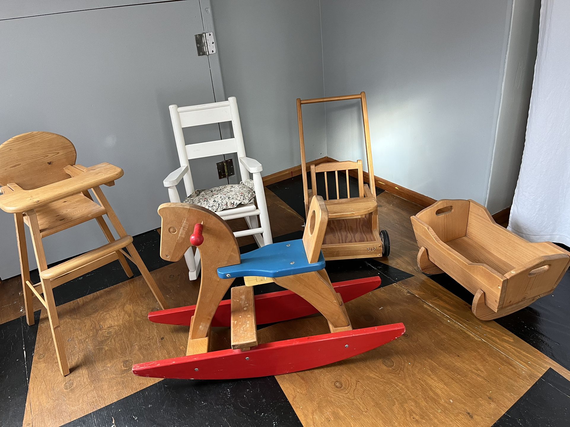 Children’s Wooden Furniture 