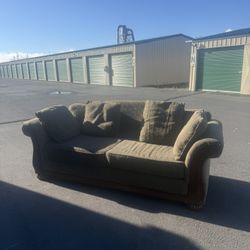 Matching Couch And Love Seat 