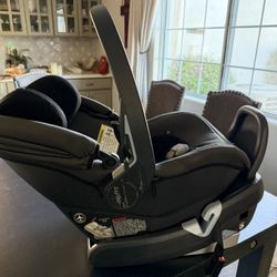 Peg  Perego Infant Car Seat With Base