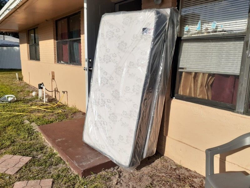 NEW TWIN-SIZE MATTRESS AND BOX SPRING
