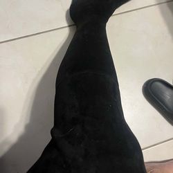 Sole Mani Knee High Suede Women’s Boots size 9