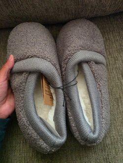 LongBay Women's Fleece House Shoes, Dark Grey XL 11-12, New with Tag
Please Check all photos for other details