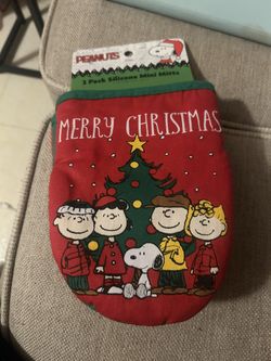 Snoopy Christmas Mini Mitts
