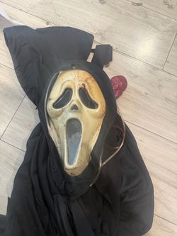 Ghostface Scream Halloween Mask with Black Robe