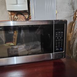 Sharp 1.1cu Ft Microwave 