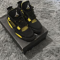 Jordan 4 yellow thunders