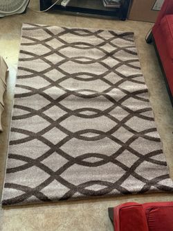 Area rug 5’x7’