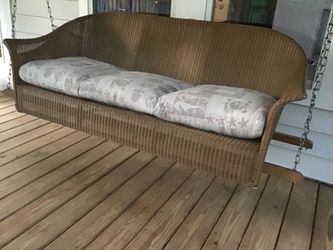 Lloyd Flanders All Season Love Seat Wicker Porch Swing w/ cushion
