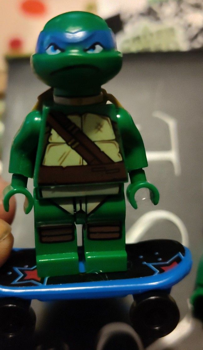 Lego TMNT MINIFIGURES WITH SKATEBOARDS