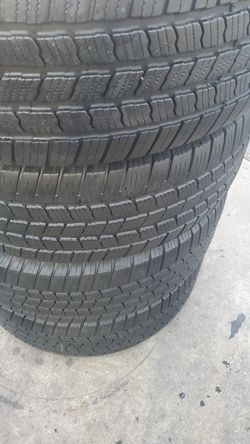 Four nice MICHELIN tires for sale. 265/70/17