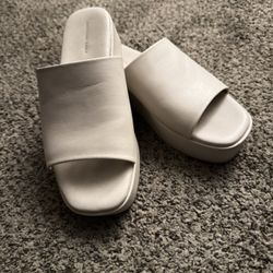 American Eagle Sandals 