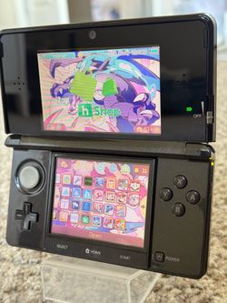 Nintendo 3DS in Cosmo Black Bundled w/ 64gb SD, Games, Stylus and Charger