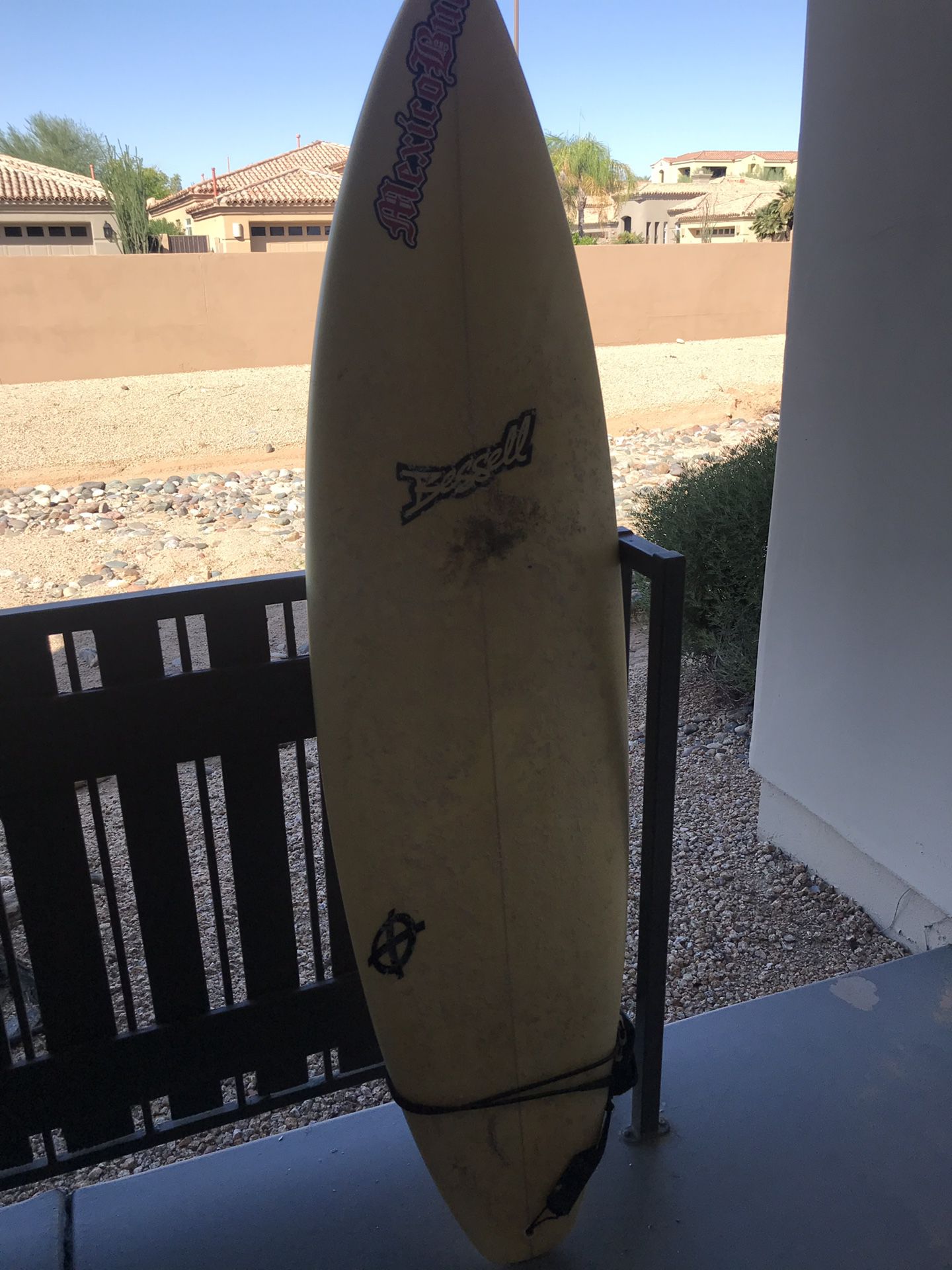 Bessell surfboard 6’7”