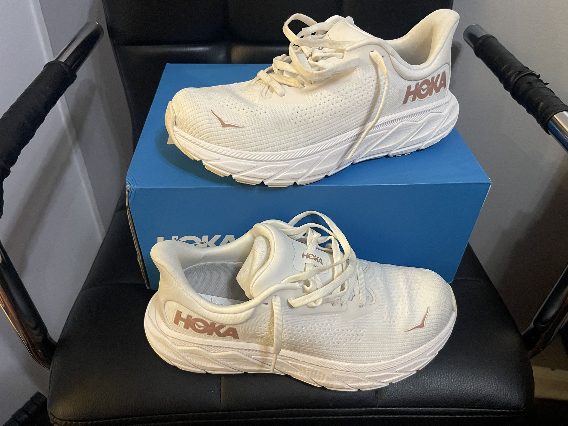 Hoka Arahi 7/ Size 7D Women’s $95