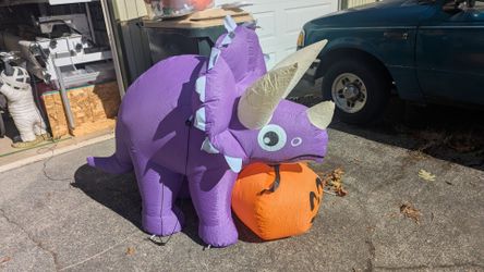 Dinosaur Halloween inflatable decoration