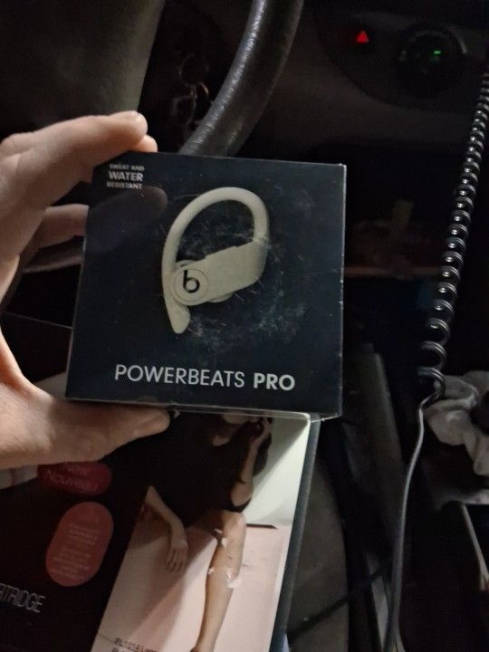 Powerbeats Pro Ivory