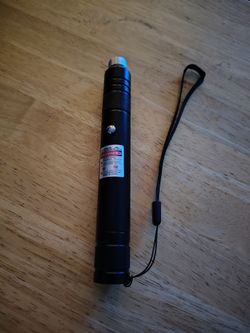 Long range green laser pointer