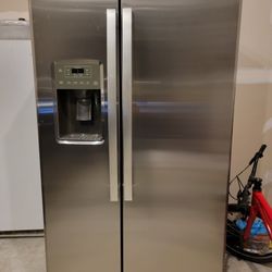 GE 25.3 cu ft side by side refrigerator