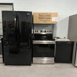 🏡✨ Upgrade your kitchen with this beautiful black kitchen appliance set!