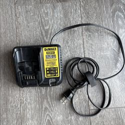 12V/20V DeWalt charger