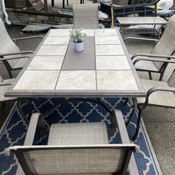 Beautiful Outdoor Dinning Table With 6 Chairs 