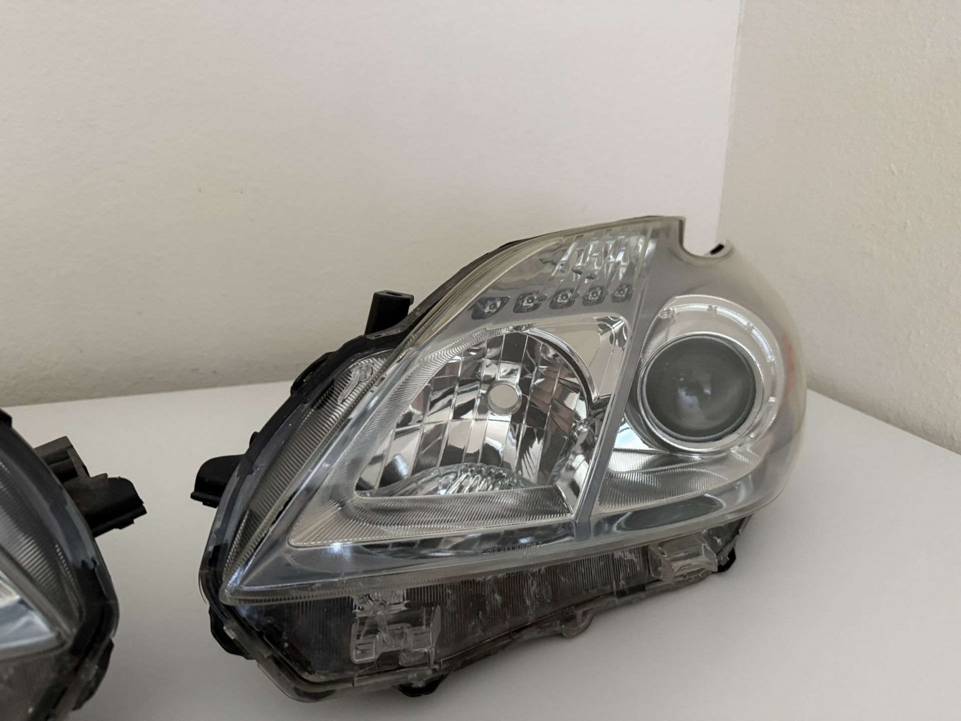 Headlights Toyota Prius 2010-2015