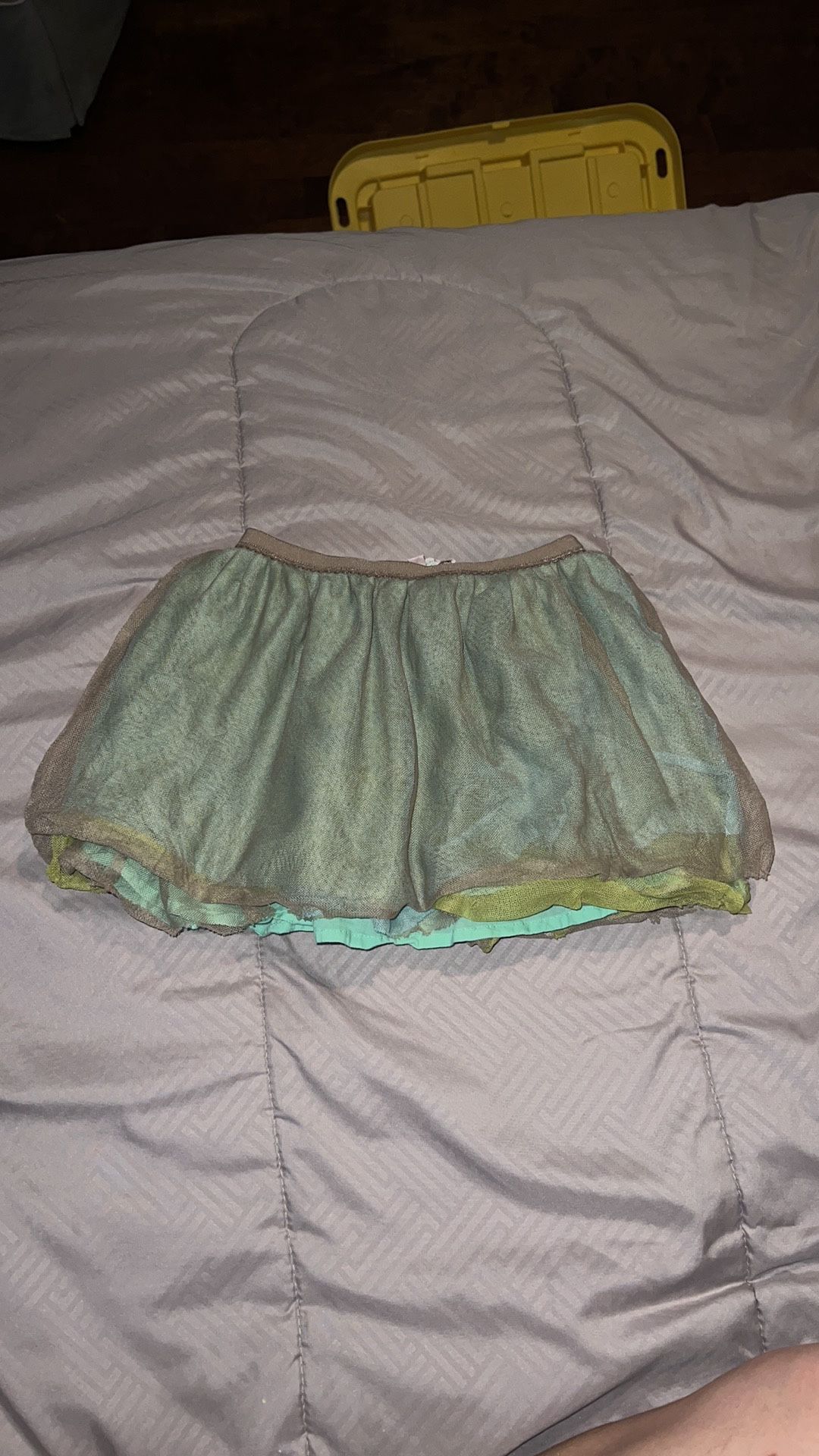 bonpoint girls skirt size 6. There are 5 layers of tulle. The 4th layer has a small section that got melted. It is in the back of skirt & can not be s