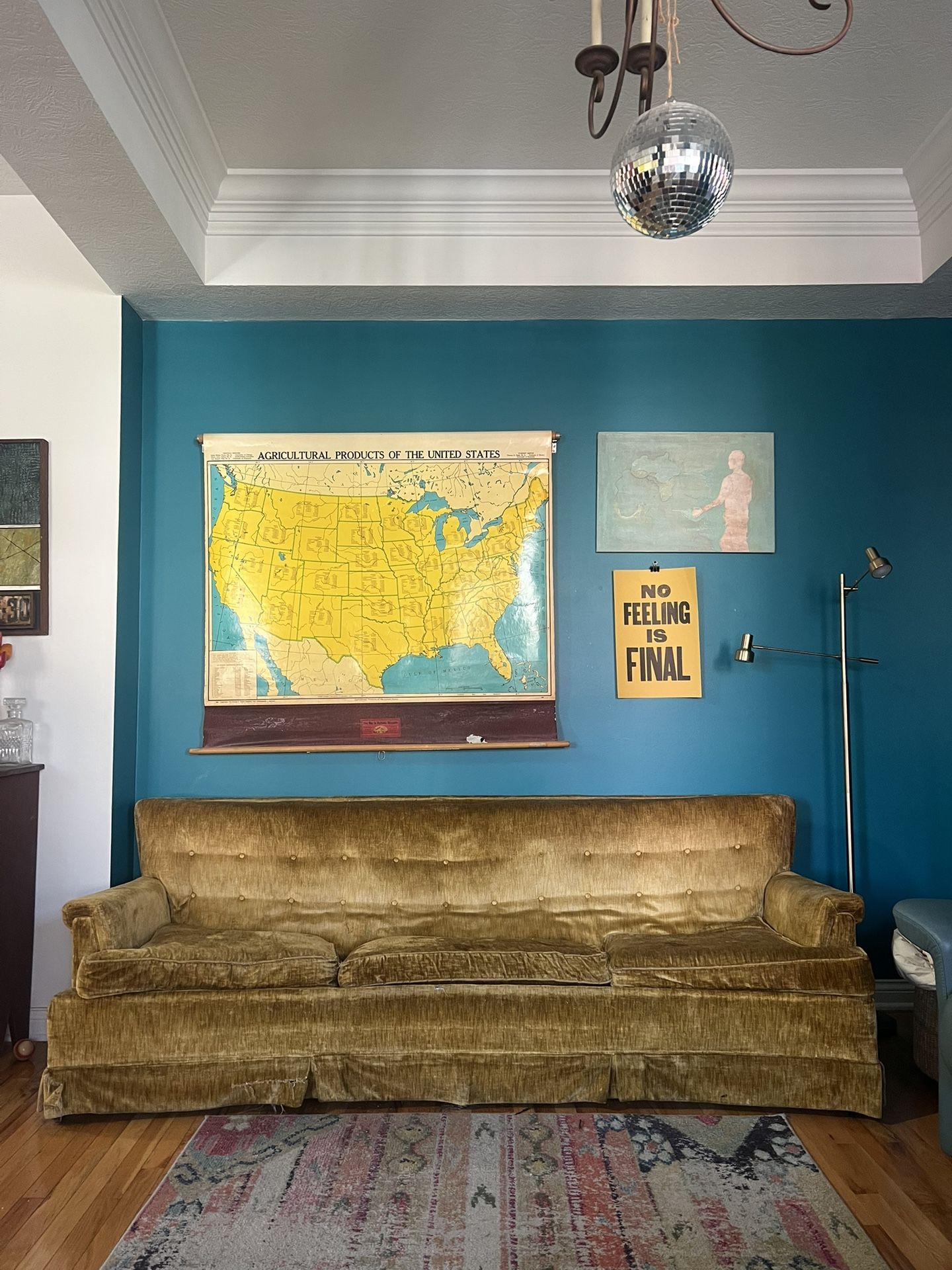 🛋️ FREE: Vintage Gold Velvet Sofa - Great for Restoration or Scrap! 🛠️