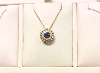 Diamond Pendant in Yellow Gold