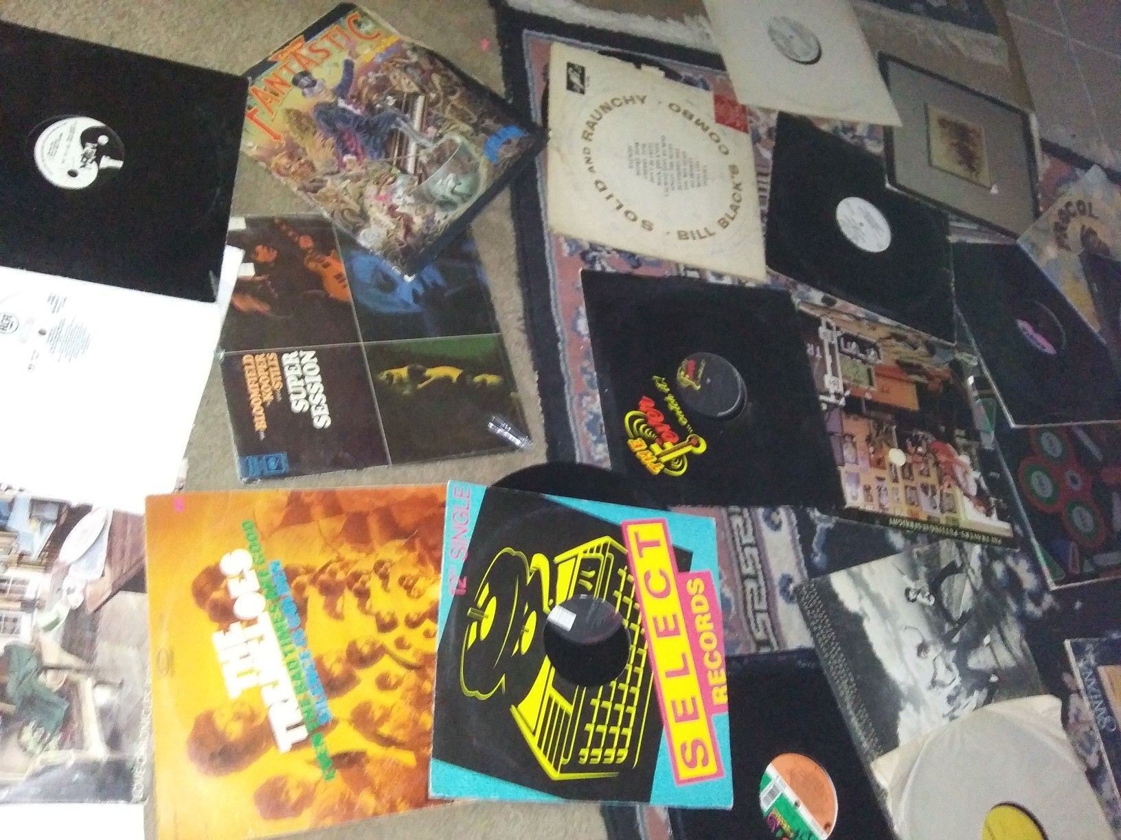 72 record albums .mostly rock.country and hip hop