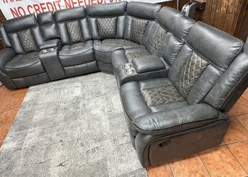 CLEARANCE Payne Reclining Sectional Brand New In Box