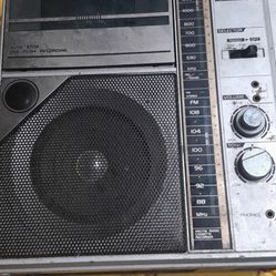 Sanyo M9818F boombox radio