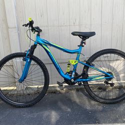 Mongoose Status 2.2 Mountain Bike