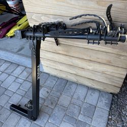 Selling a Thule Range 4-bike hitch rack in great condition. Comes with a universal adapter bar so you can carry beach cruisers, mountain bikes, step-t