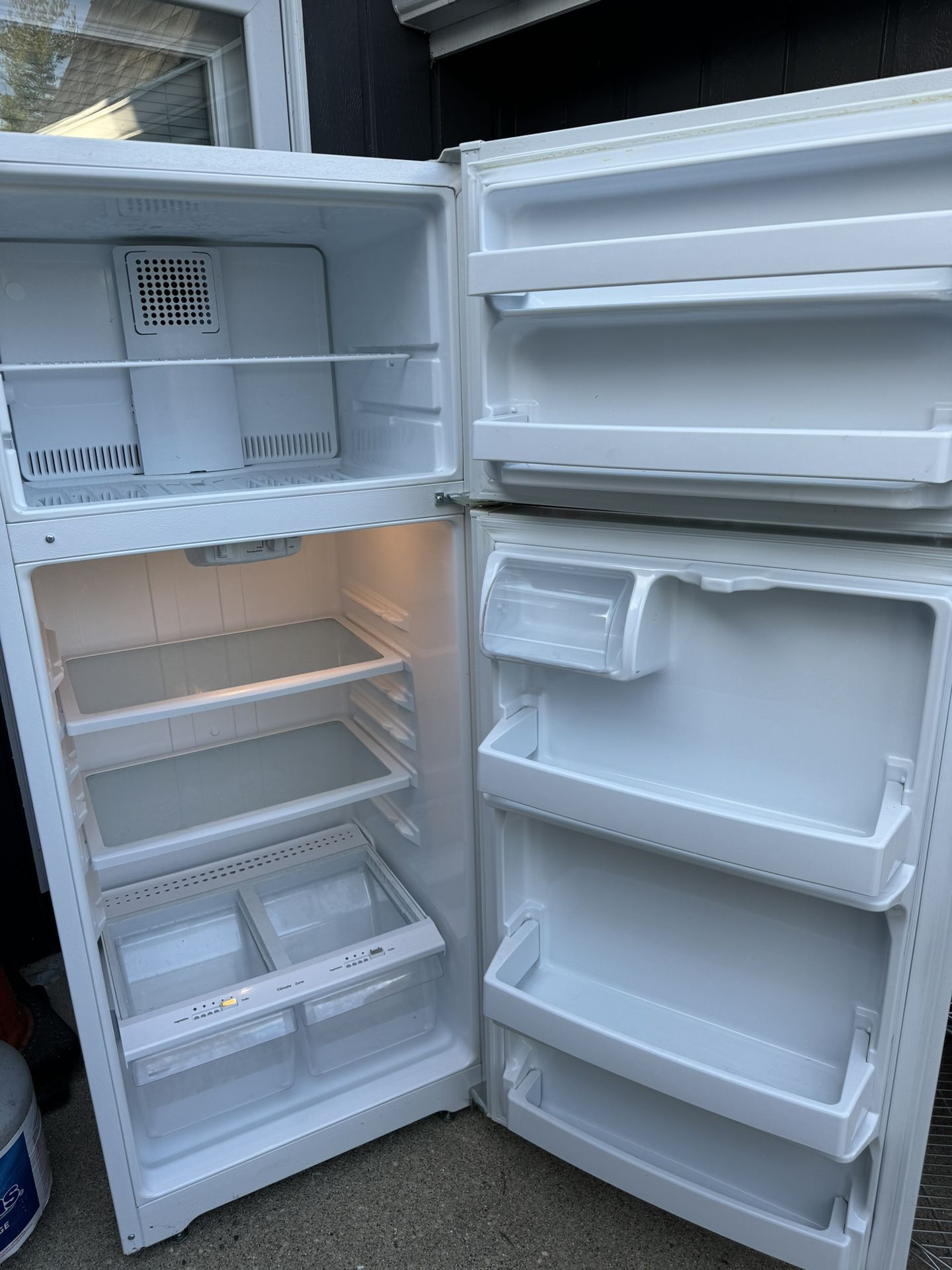 GE 17.5cf Refrigerator + Top Freezer