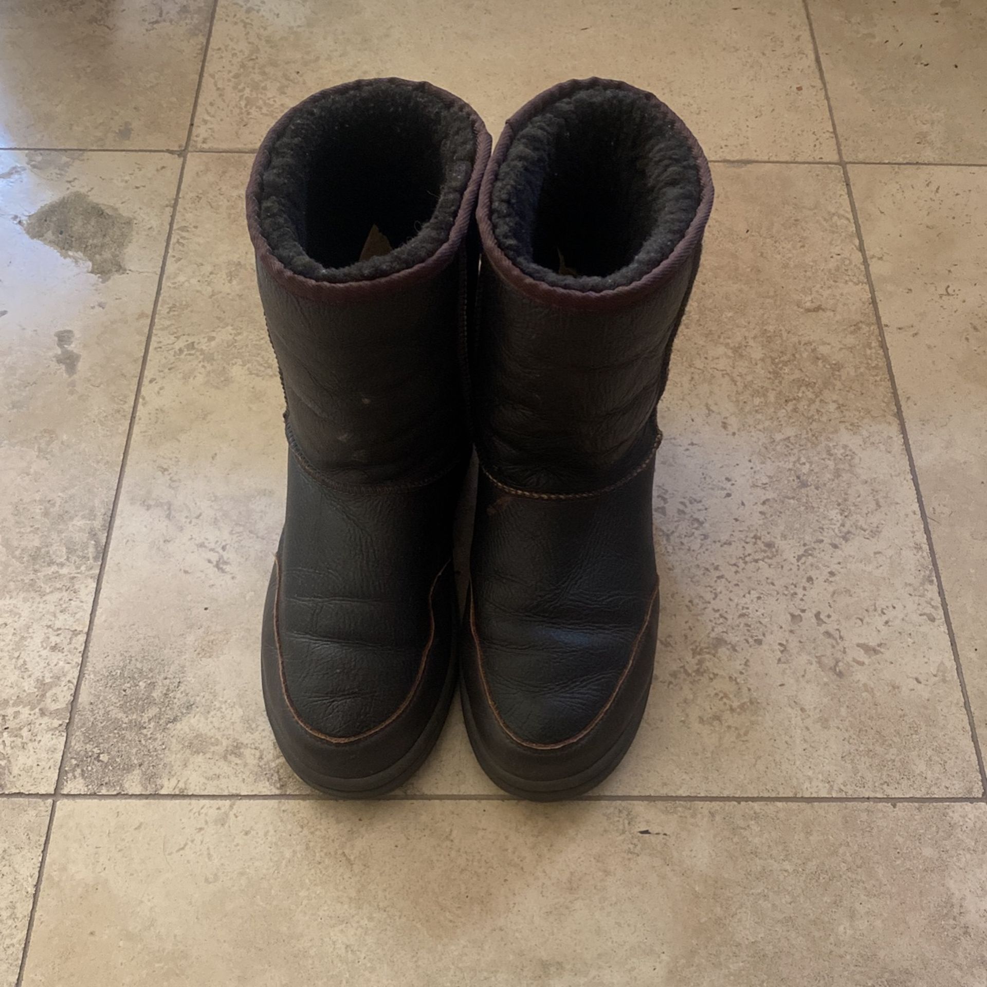 UGG Boots Size 7 Ladies 
