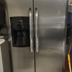 Frigidaire Stainless Side By Side Refrigerator Freezer