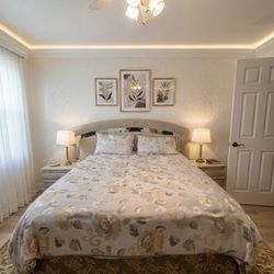 Complete Bedroom Set – Bed, Dresser, Mirror, Nightstands & Lamps