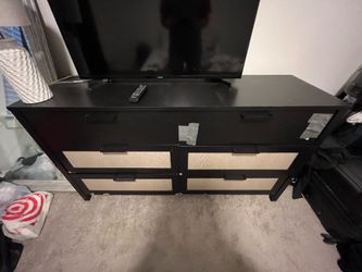 6 Drawer Dresser - Damaged